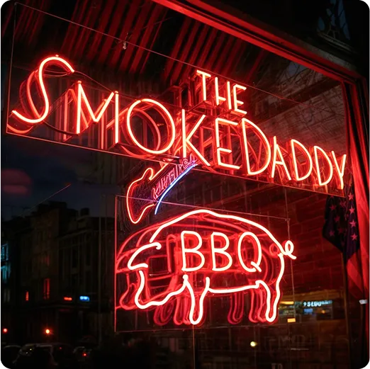 letrero de un restaurante con letras neón en tubo de vidrio